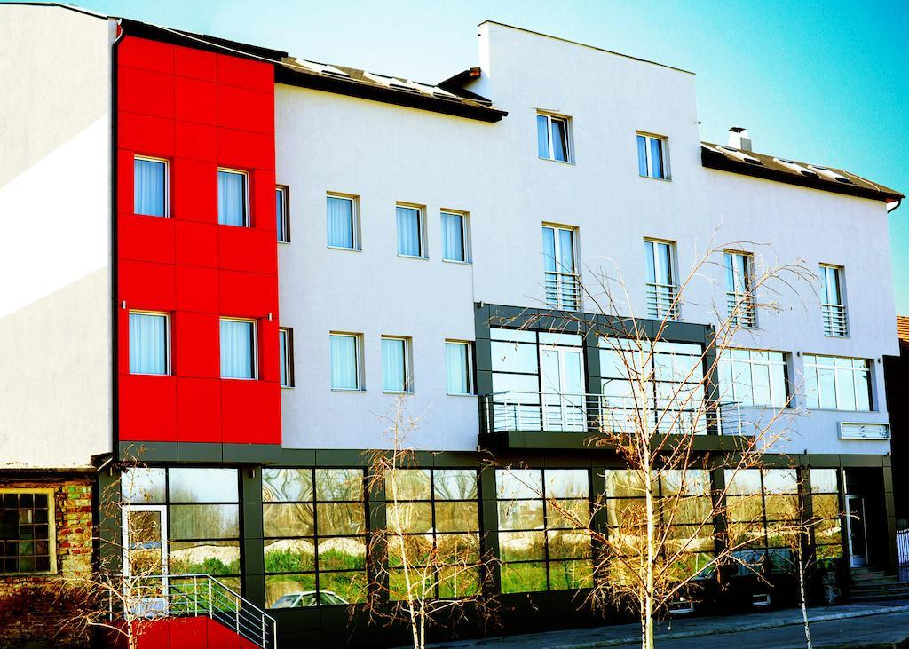 Garni Hotel Crystal Ice Ni Exterior foto
