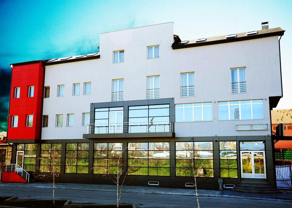 Garni Hotel Crystal Ice Ni Exterior foto